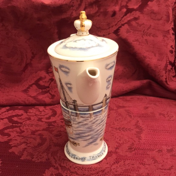 The Tower and Albert Bridges Single Teapot and Cup - Picture 3 of 12